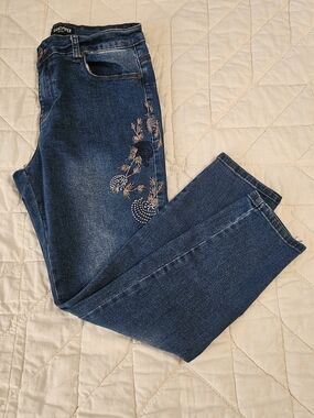 Sandpiper Petite - Embroidered Leaf & Swirl  Design Jeans - Size 8 P